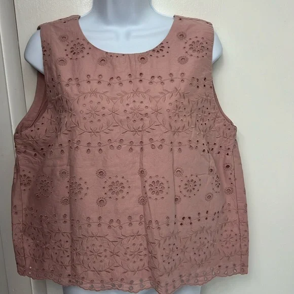 146. Loft, Mauve colored eyelet sleeveless shirt, fully lined, reversible?? XL - Picture 2 of 9